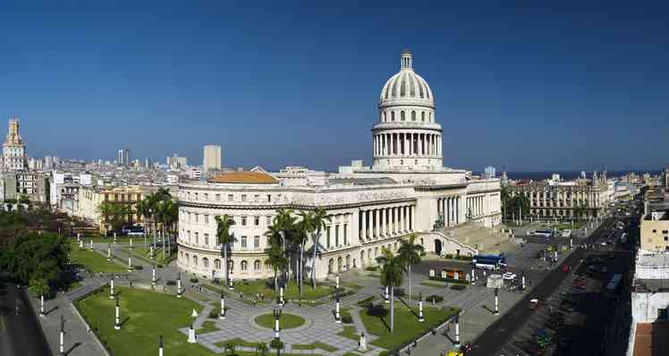 Vista-del-Capitolio-de-la-Habana-CubaTravel